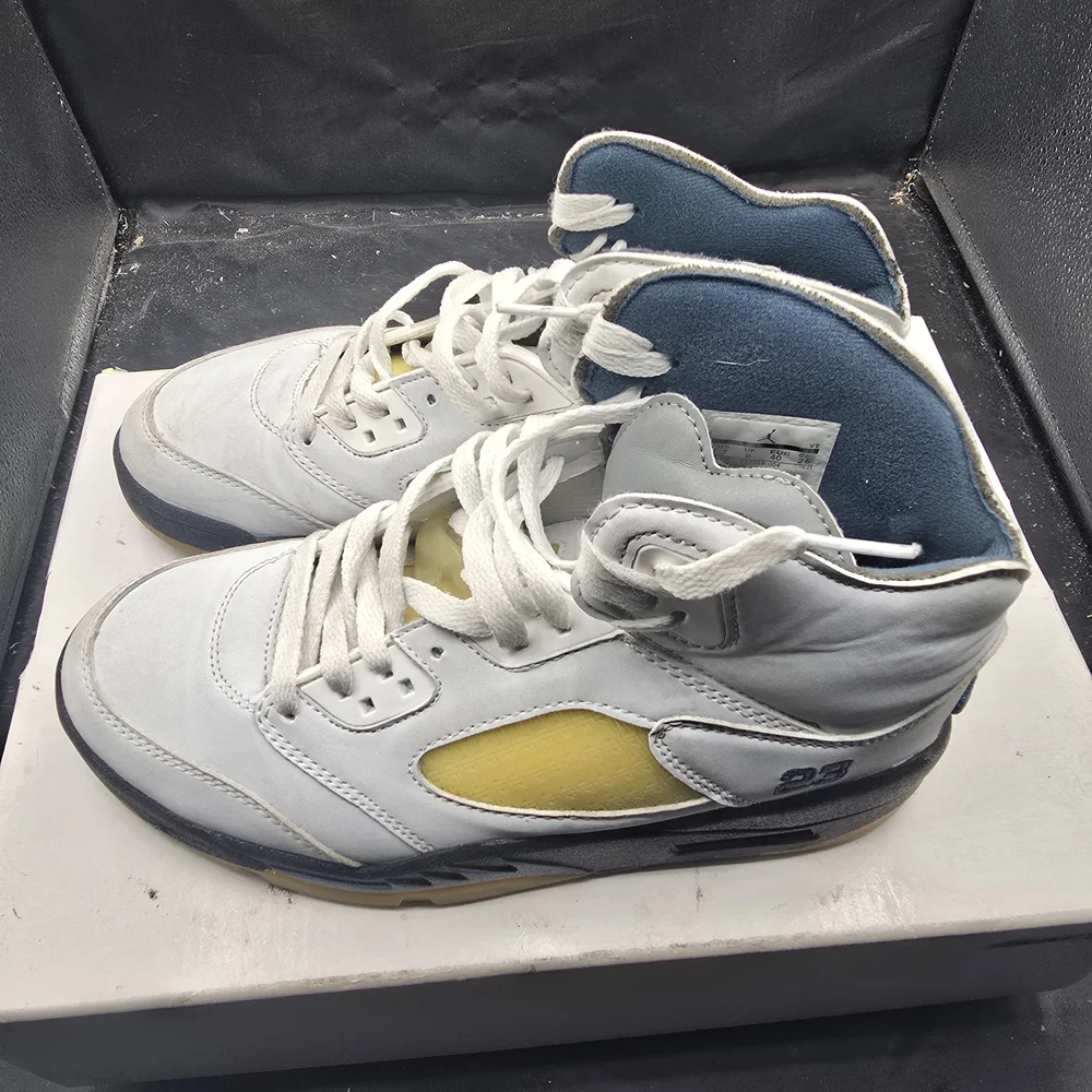 Jordan‎ Athletic Shoes White and Yellow